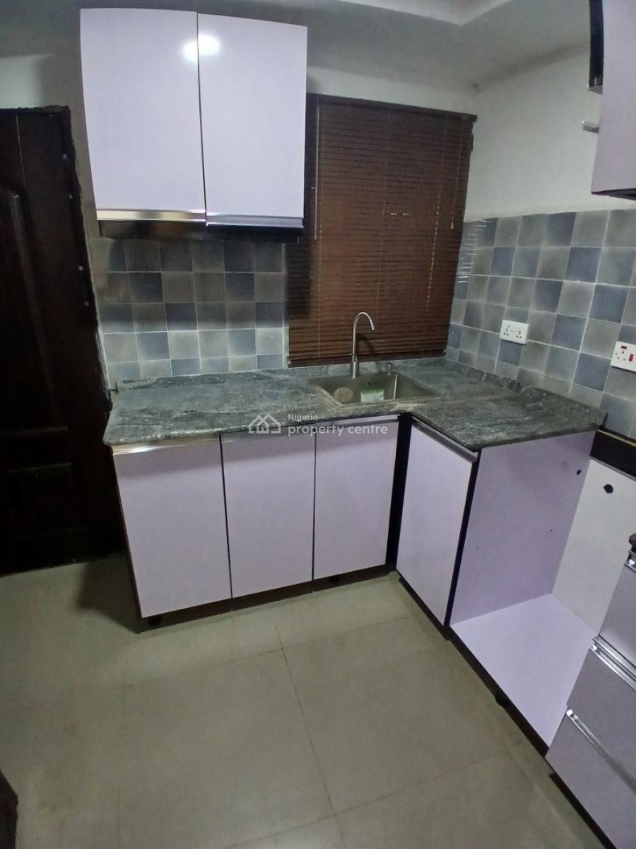 a Nice One Bedroom Flat with 2 Tiolets, Wuse, Abuja, Flat / Apartment for Rent
