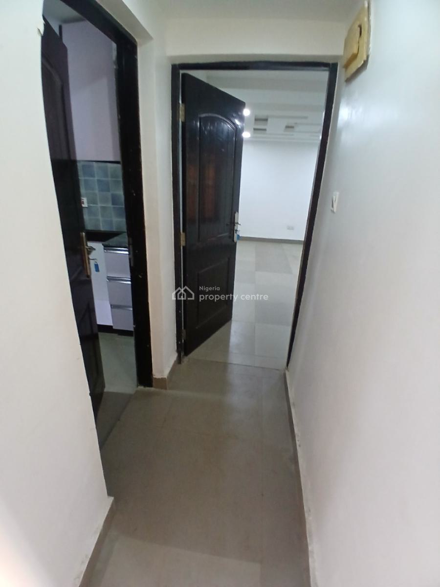a Nice One Bedroom Flat with 2 Tiolets, Wuse, Abuja, Flat / Apartment for Rent