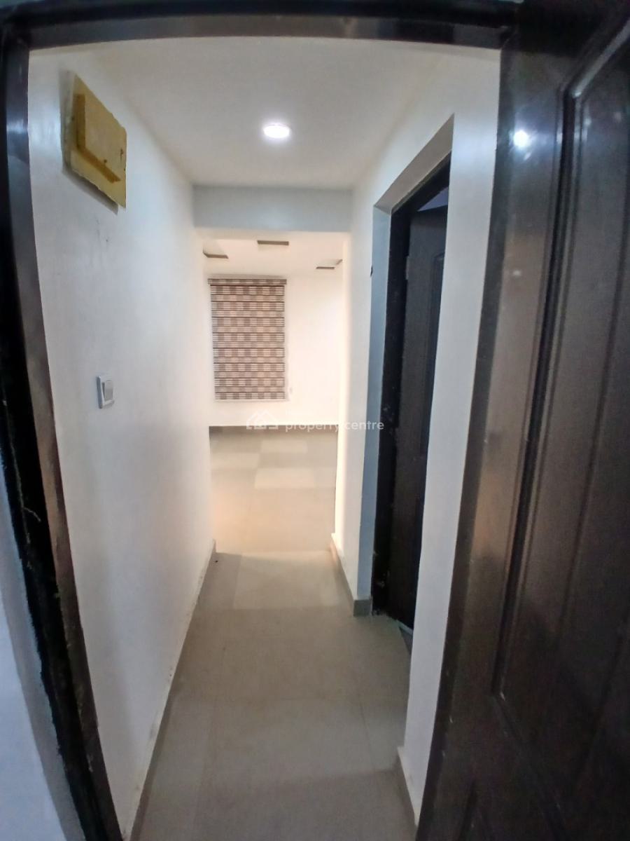 a Nice One Bedroom Flat with 2 Tiolets, Wuse, Abuja, Flat / Apartment for Rent