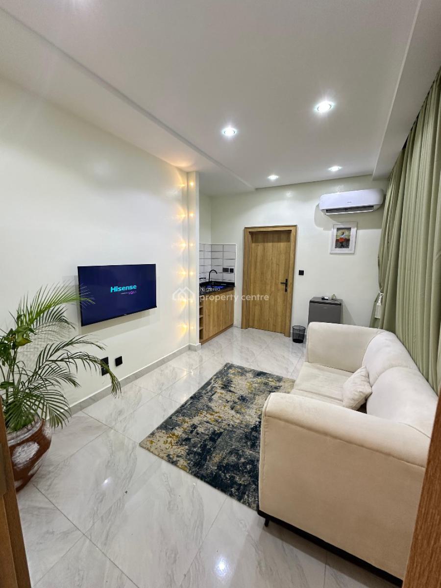 1 Bedroom Condo with Balcony, 3, Sorotona Close, Wuse 2, Abuja, Mini Flat (room and Parlour) Short Let