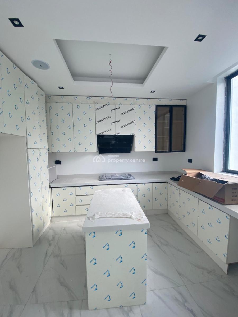 a Nicely Built 2 Bedroom Apartment with Swimming Pool and Gym, Lekki Phase 1, Lekki, Lagos, Flat / Apartment for Sale
