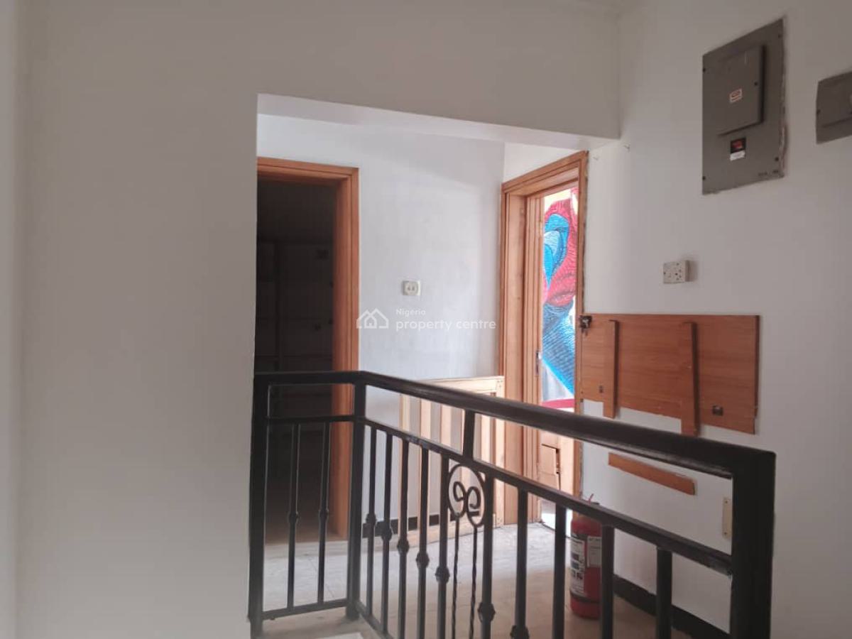 Massive 2 Bedroom Maisonette Duplex, Lekki Phase 1, Lekki, Lagos, Terraced Duplex for Rent