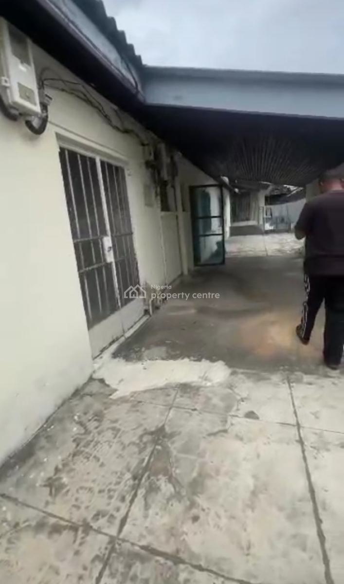 Spacious 3-bedroom Bungalow, Off Bode Thomas, Surulere, Lagos, Flat / Apartment for Rent