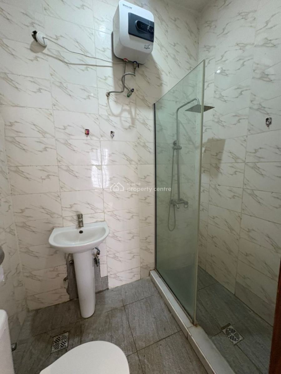 Big Room Upstairs/rooms Self Contained Shared Kitchen, Van Daniel Estate, Orchid Road, Lekki Phase 2, Lekki, Lagos, Self Contain (single Rooms) for Rent
