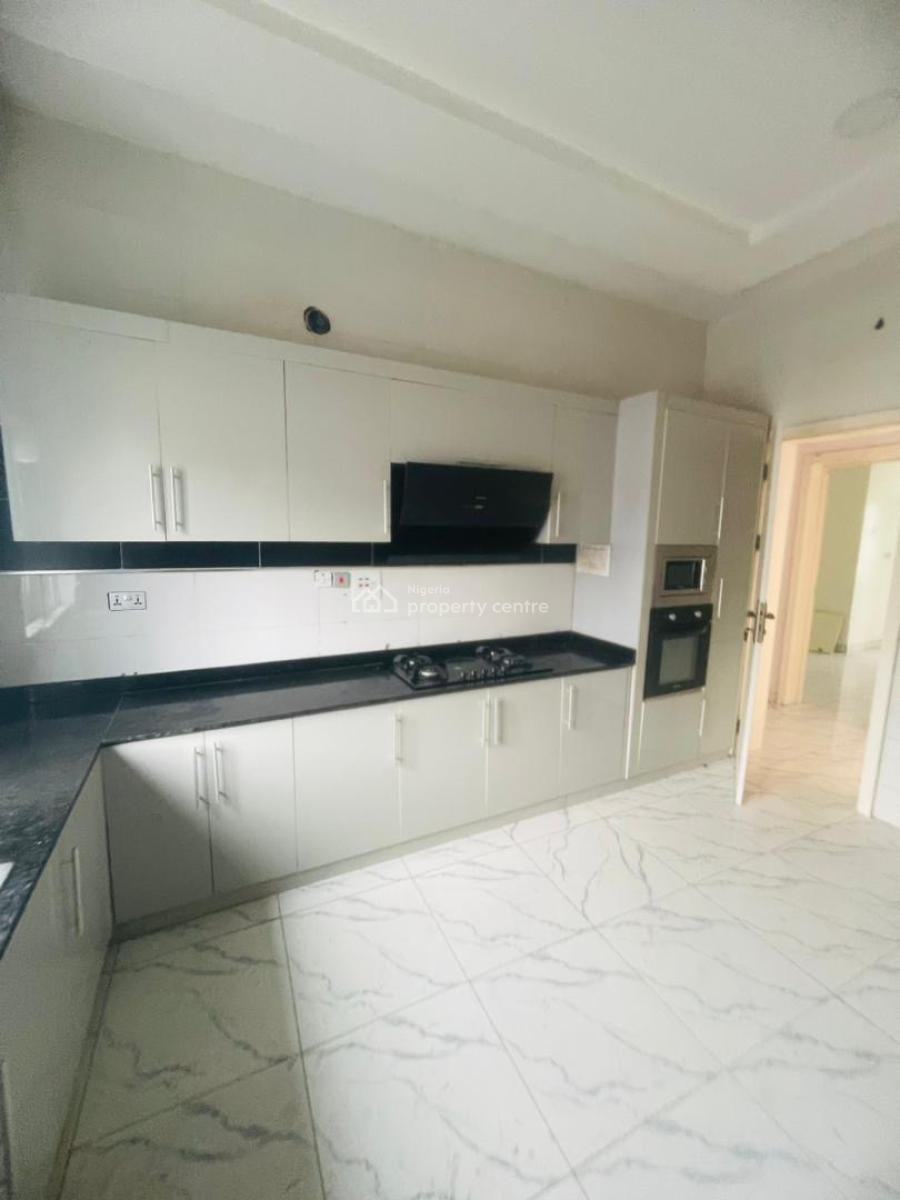 Spacious 3 Bedroom Flat on a Upfloor, Osapa, Lekki, Lagos, Flat / Apartment for Rent
