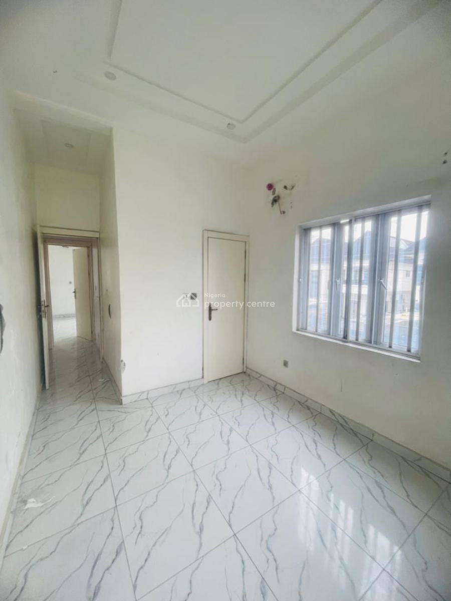 Spacious 3 Bedroom Flat on a Upfloor, Osapa, Lekki, Lagos, Flat / Apartment for Rent