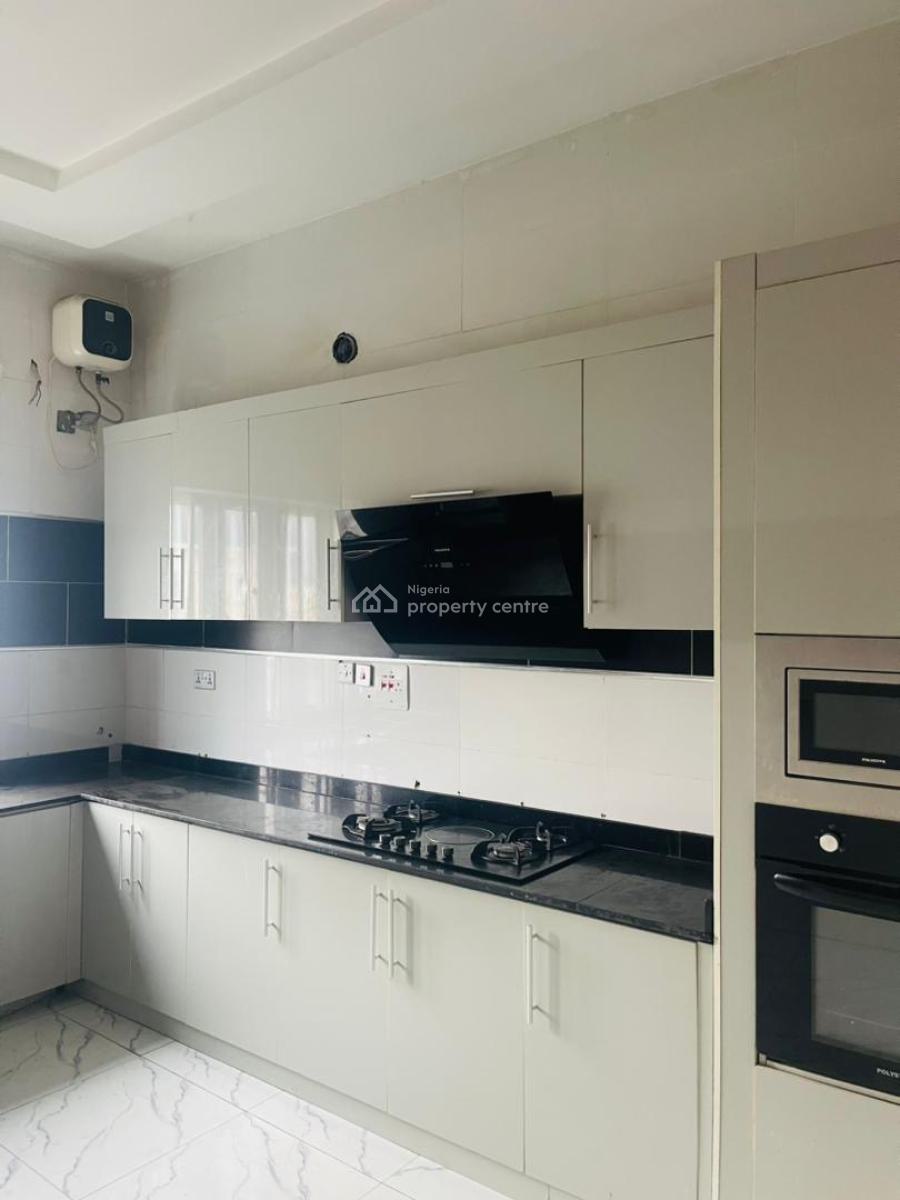 Spacious 3 Bedroom Flat on a Upfloor, Osapa, Lekki, Lagos, Flat / Apartment for Rent