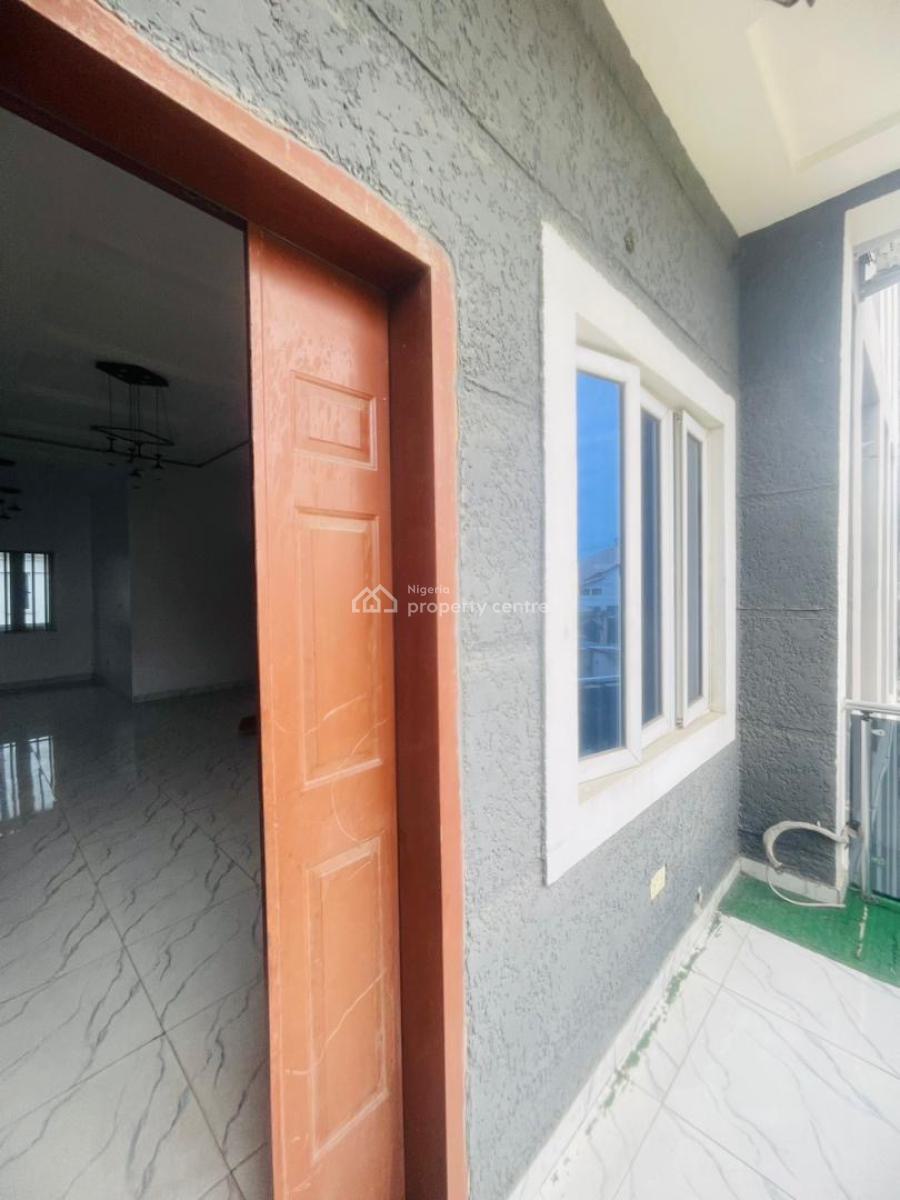 Spacious 3 Bedroom Flat on a Upfloor, Osapa, Lekki, Lagos, Flat / Apartment for Rent