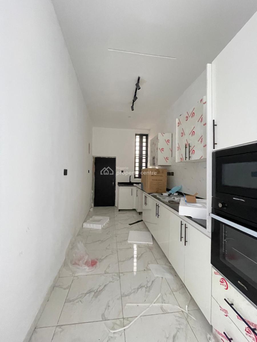 Elegant 2 Bedroom Apartment with Pool, Gym and in a Secured Estate., Ologolo, Lekki, Lagos, Flat / Apartment for Sale