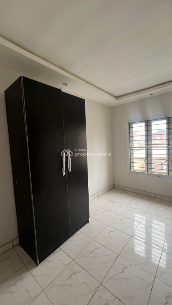 Well Built 3 Bedroom Flat with a Bq, Surulere, Lagos, Flat / Apartment for Sale
