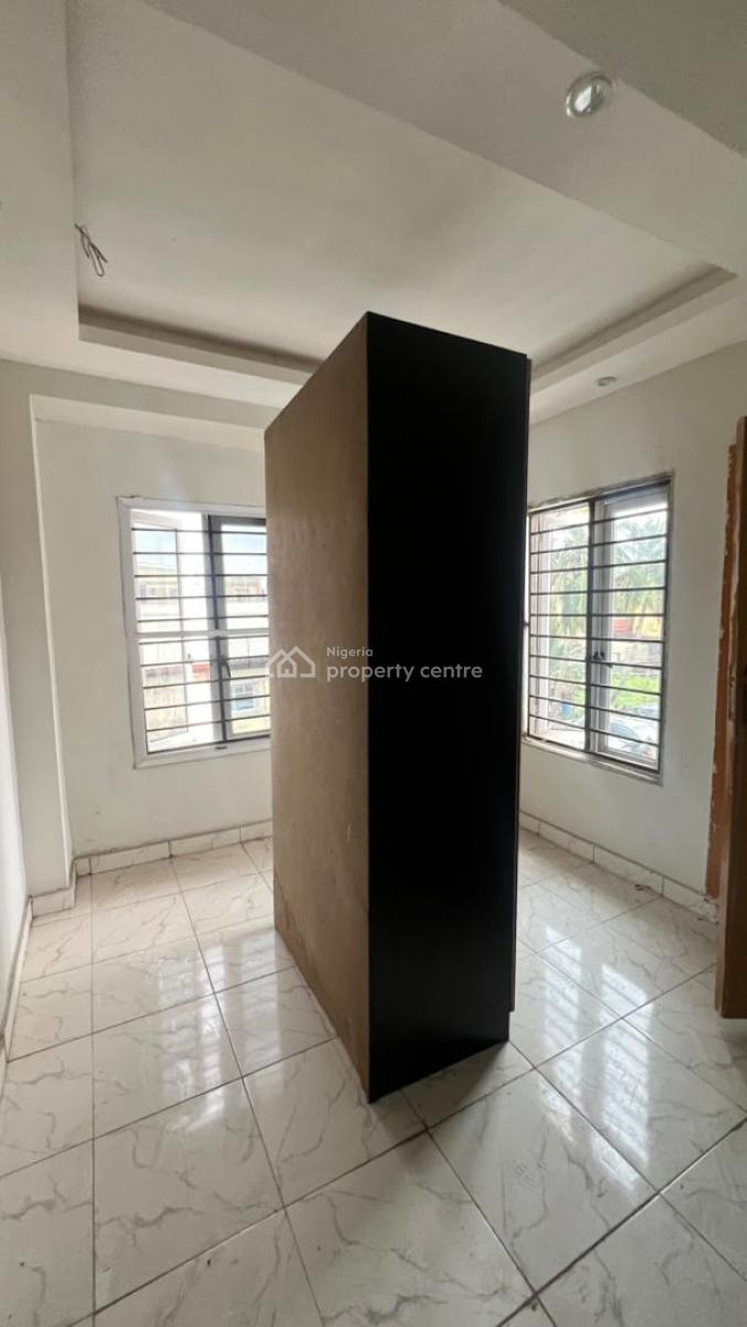 Well Built 3 Bedroom Flat with a Bq, Surulere, Lagos, Flat / Apartment for Sale