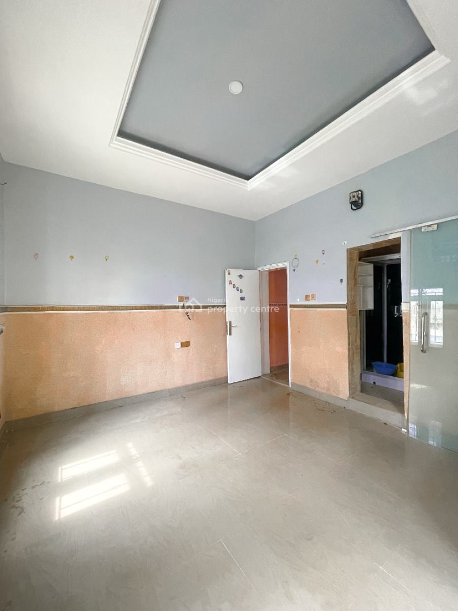 5 Bedrooms Detached Penthouse, Lugbe District, Abuja, Detached Duplex for Sale