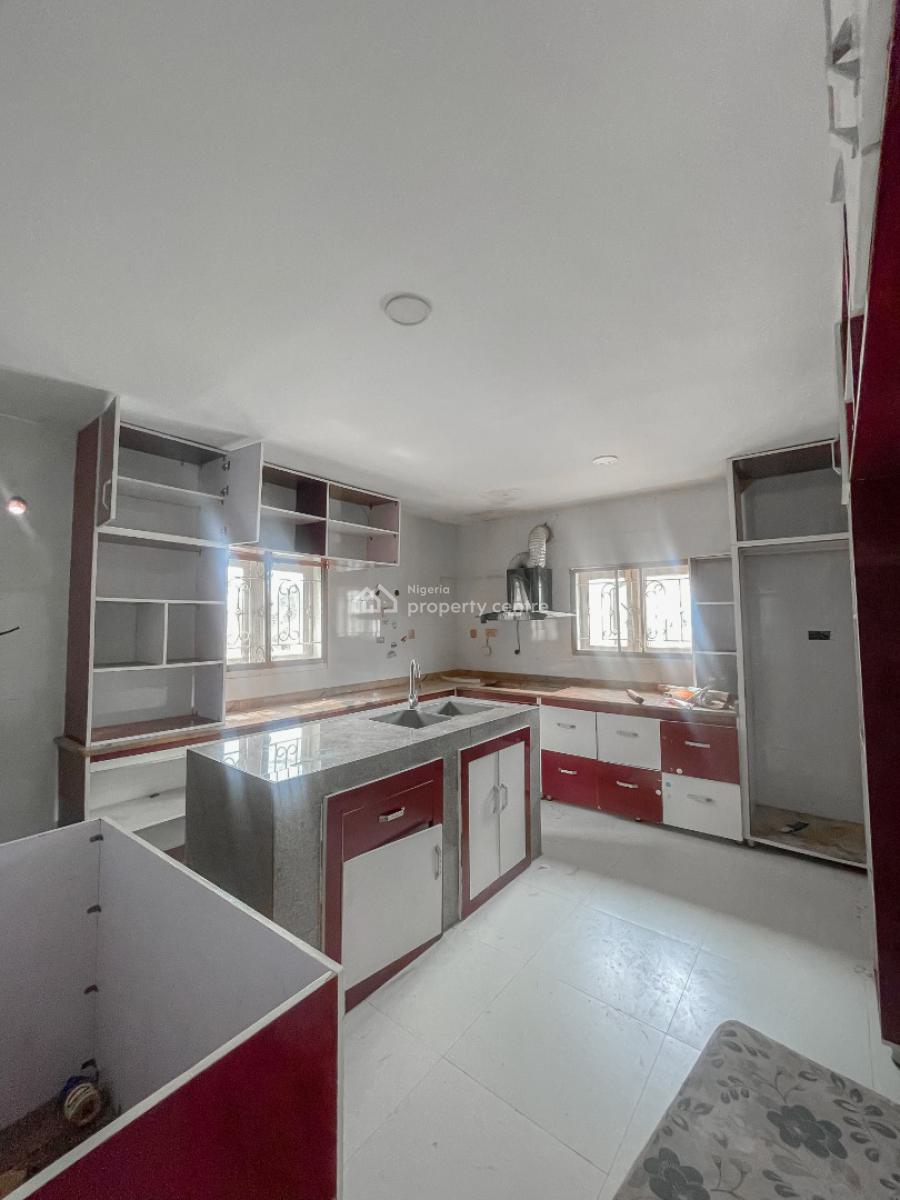 5 Bedrooms Detached Penthouse, Lugbe District, Abuja, Detached Duplex for Sale