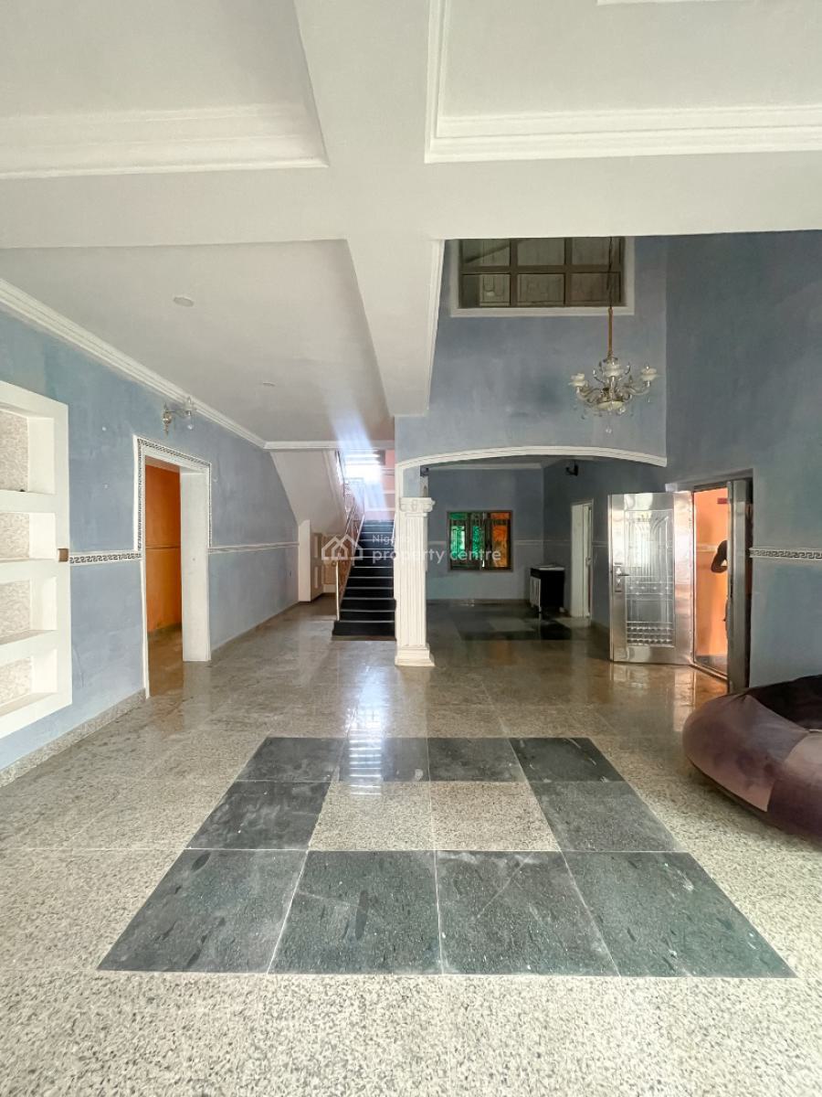 5 Bedrooms Detached Penthouse, Lugbe District, Abuja, Detached Duplex for Sale