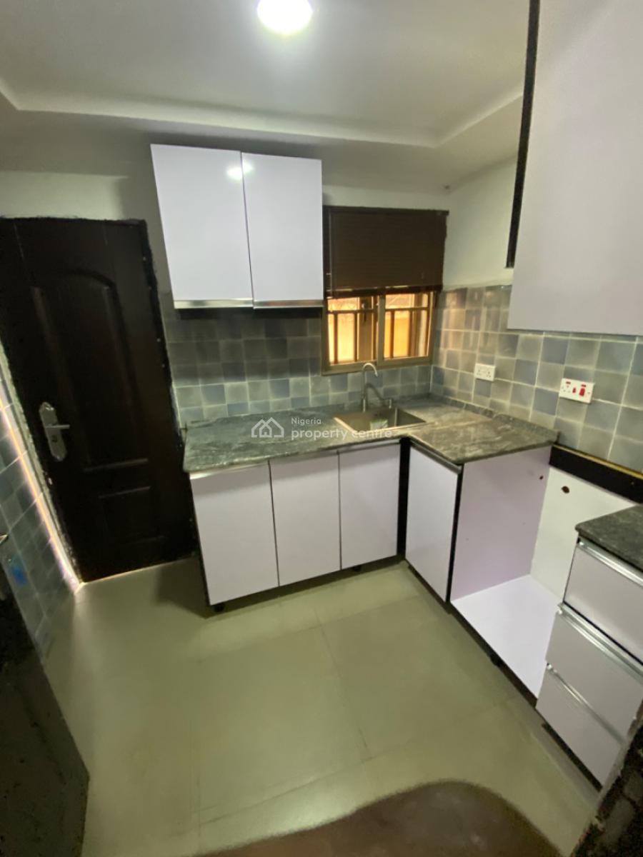 Extremely Clean 1 Bedroom Flat, 2 Toilet, 2nd Floor, Wuse, Abuja, Flat / Apartment for Rent