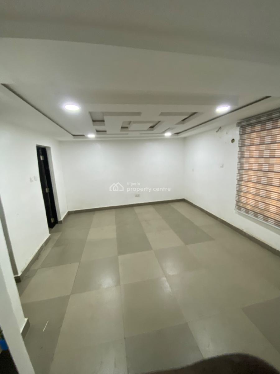 Extremely Clean 1 Bedroom Flat, 2 Toilet, 2nd Floor, Wuse, Abuja, Flat / Apartment for Rent