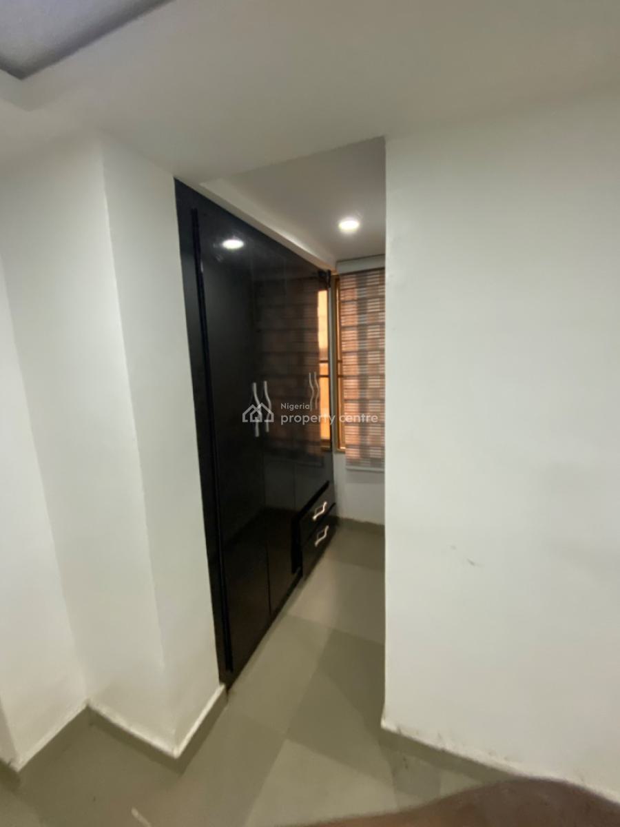 Extremely Clean 1 Bedroom Flat, 2 Toilet, 2nd Floor, Wuse, Abuja, Flat / Apartment for Rent