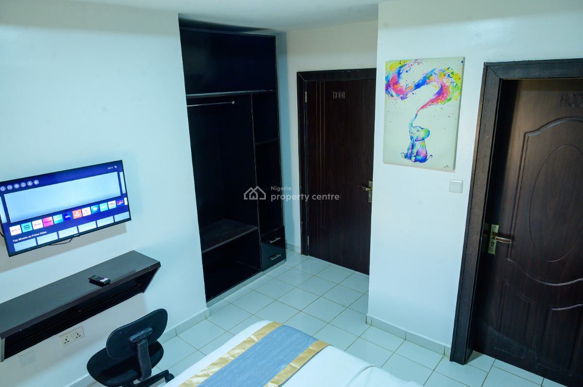 Brains & Hammers Estate -- Cozy 3-bedroom Apartment, Brains and Hammers City, Life Camp, Abuja, Semi-detached Duplex Short Let