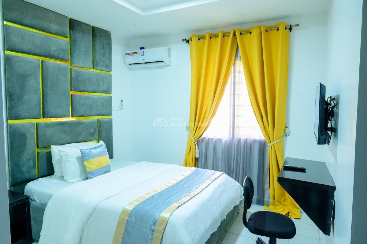 Brains & Hammers Estate -- Cozy 3-bedroom Apartment, Brains and Hammers City, Life Camp, Abuja, Semi-detached Duplex Short Let