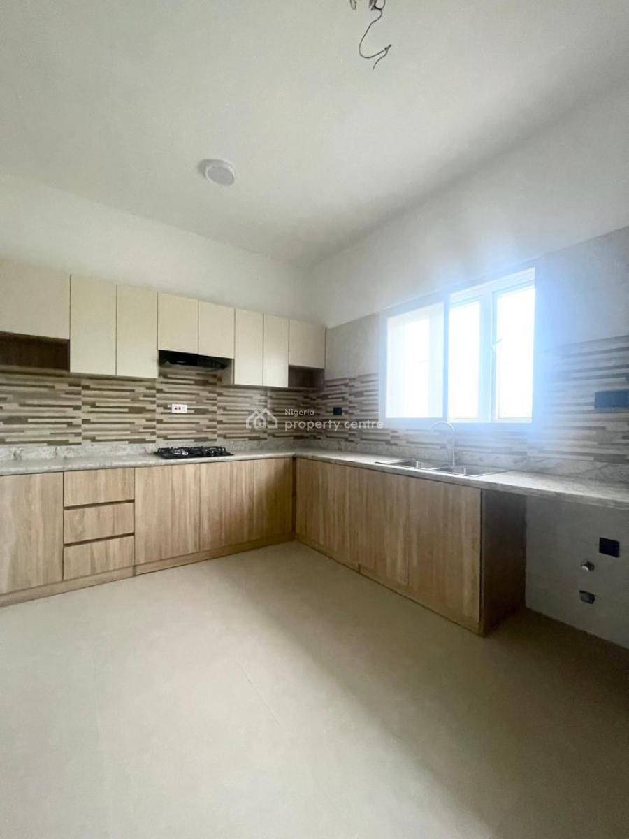 2 Bedroom Maisonette, Mobil Road, Ilaje, Ajah, Lagos, House for Rent