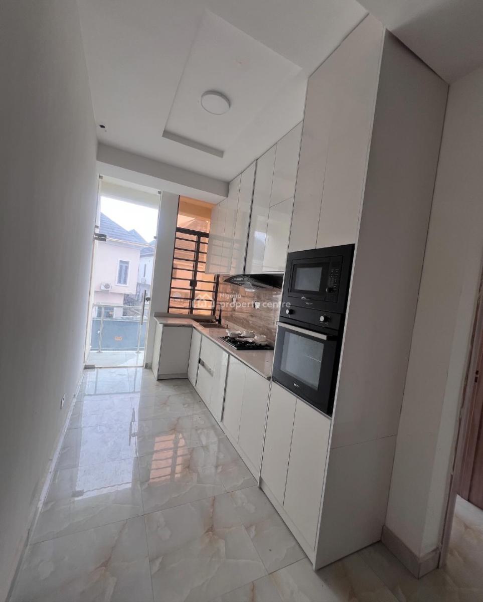 Lovely 2 Bedroom Apartment with Bq, Chevron, Lekki, Lagos, Block of Flats for Sale