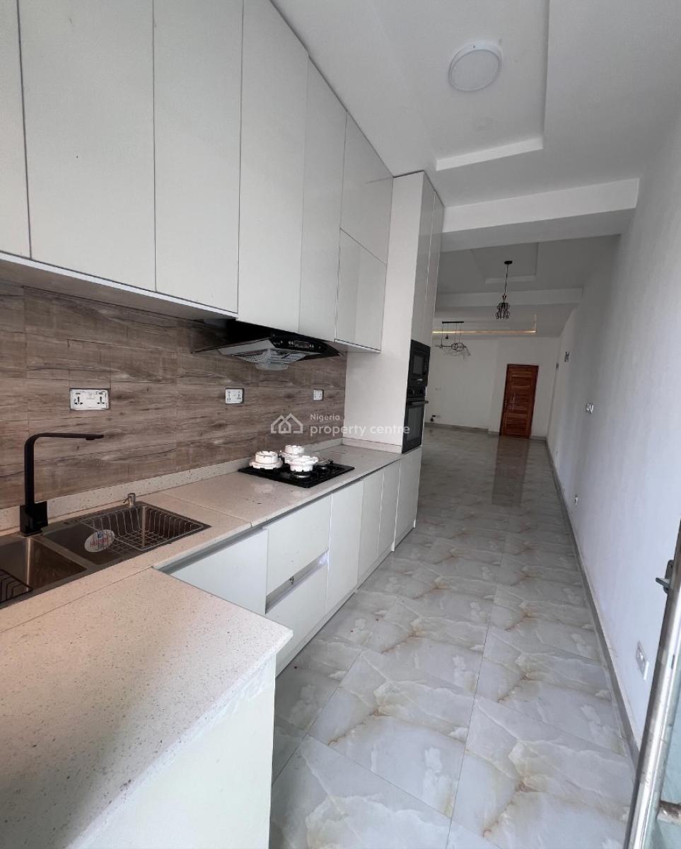 Lovely 2 Bedroom Apartment with Bq, Chevron, Lekki, Lagos, Block of Flats for Sale