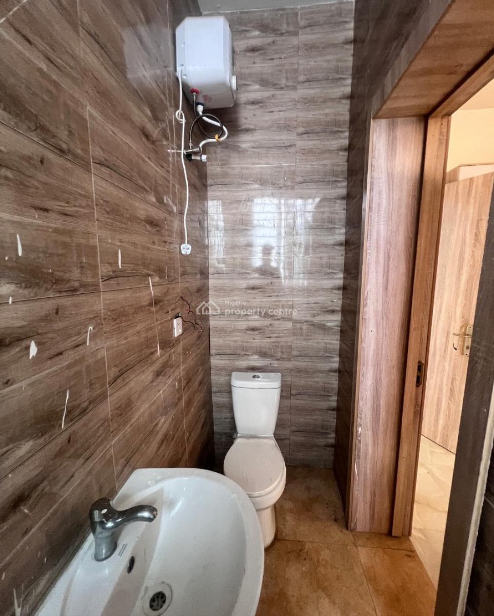 Lovely 2 Bedroom Apartment with Bq, Chevron, Lekki, Lagos, Block of Flats for Sale