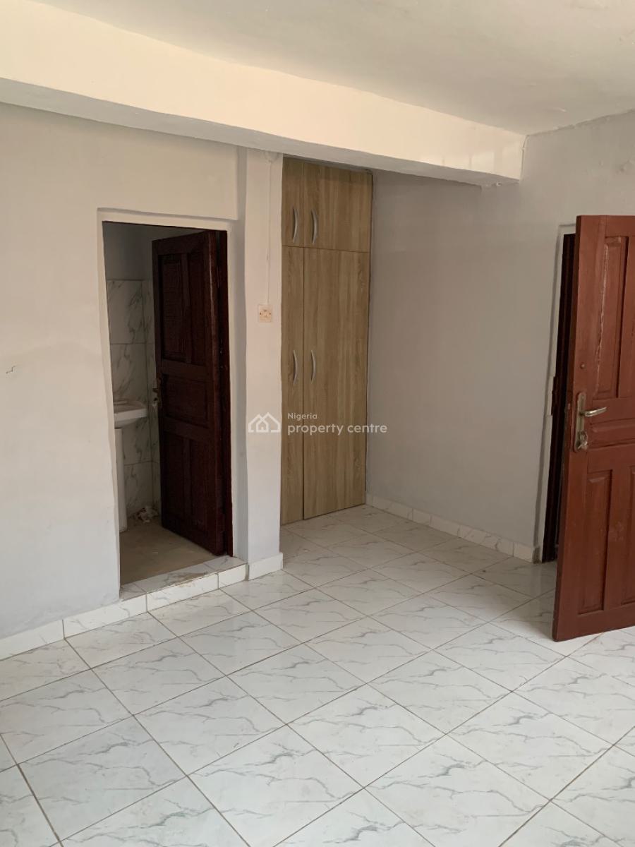 Executive 3 Bedrooms Apartment with All Rooms En-suite with Visitors Toilet, Oyebanjo Street, Alapere, Ketu, Lagos, Flat / Apartment for Rent