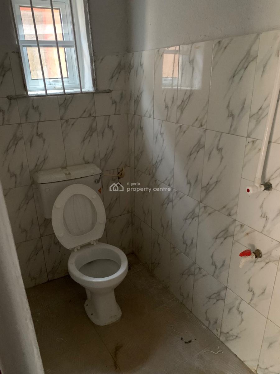 Executive 3 Bedrooms Apartment with All Rooms En-suite with Visitors Toilet, Oyebanjo Street, Alapere, Ketu, Lagos, Flat / Apartment for Rent