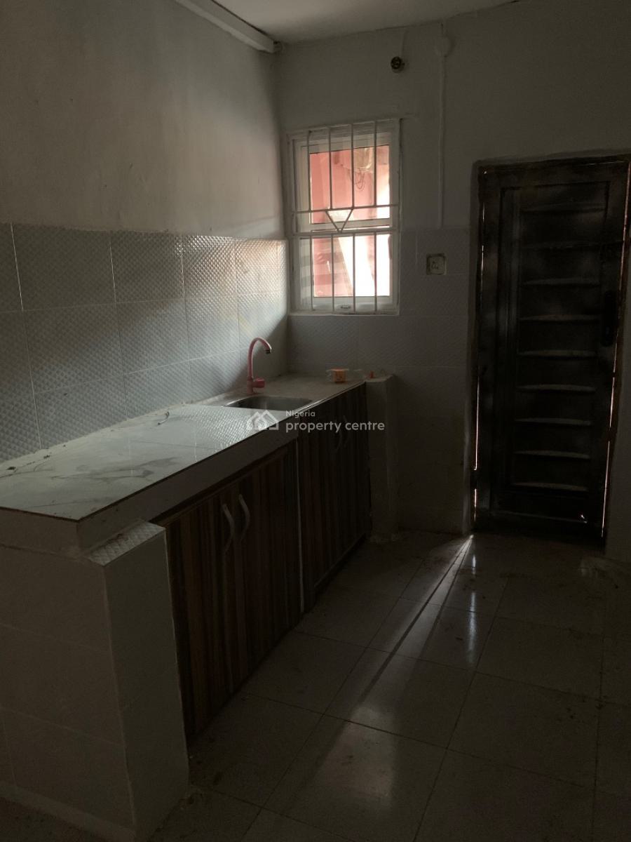 Executive 3 Bedrooms Apartment with All Rooms En-suite with Visitors Toilet, Oyebanjo Street, Alapere, Ketu, Lagos, Flat / Apartment for Rent