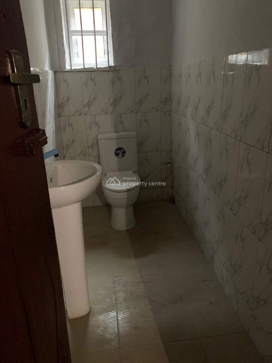 Executive 3 Bedrooms Apartment with All Rooms En-suite with Visitors Toilet, Oyebanjo Street, Alapere, Ketu, Lagos, Flat / Apartment for Rent