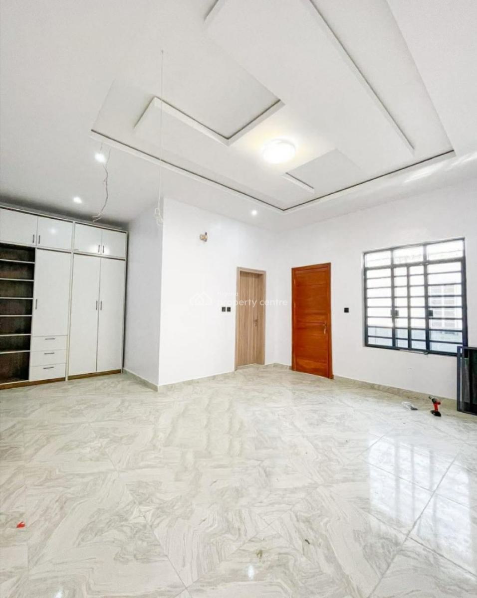 Distress 3 Bedroom Duplex with Spacious Space: a Rare Opportunity, Abraham Adesanya Axis, Ajah, Lagos, Terraced Duplex for Sale