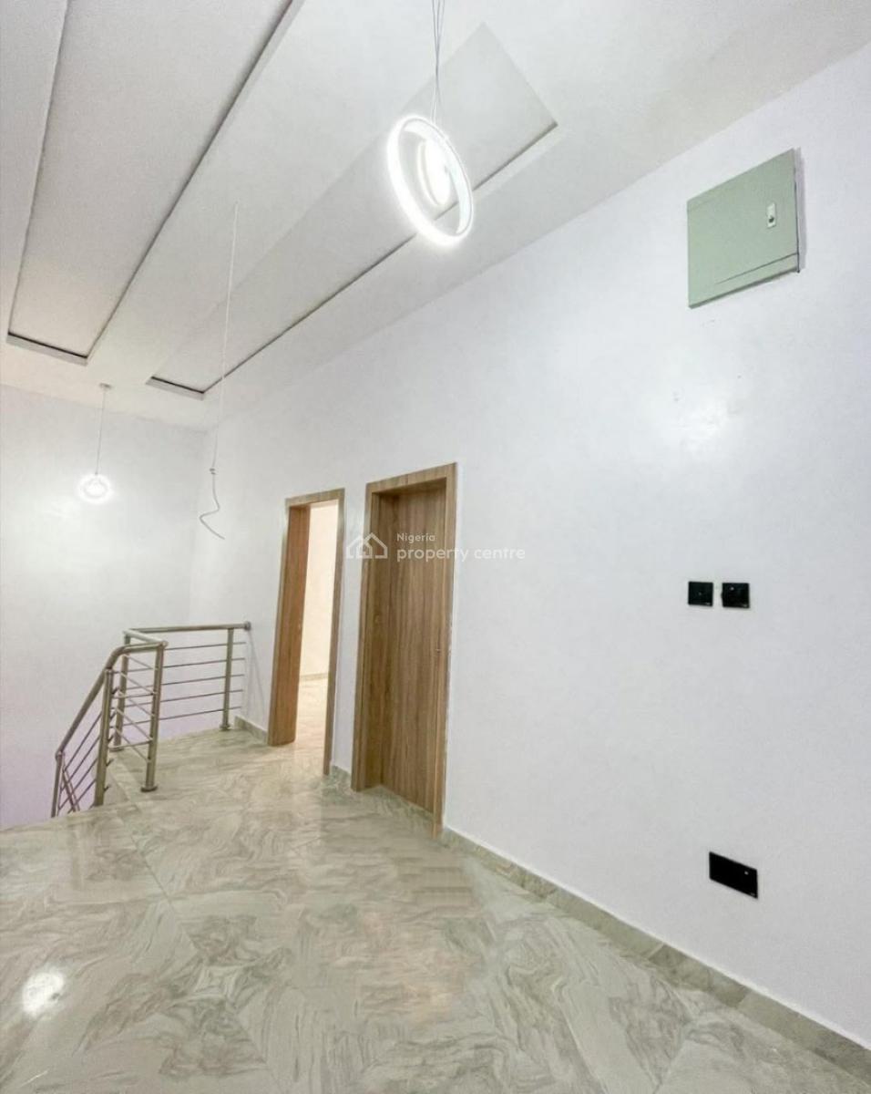Distress 3 Bedroom Duplex with Spacious Space: a Rare Opportunity, Abraham Adesanya Axis, Ajah, Lagos, Terraced Duplex for Sale