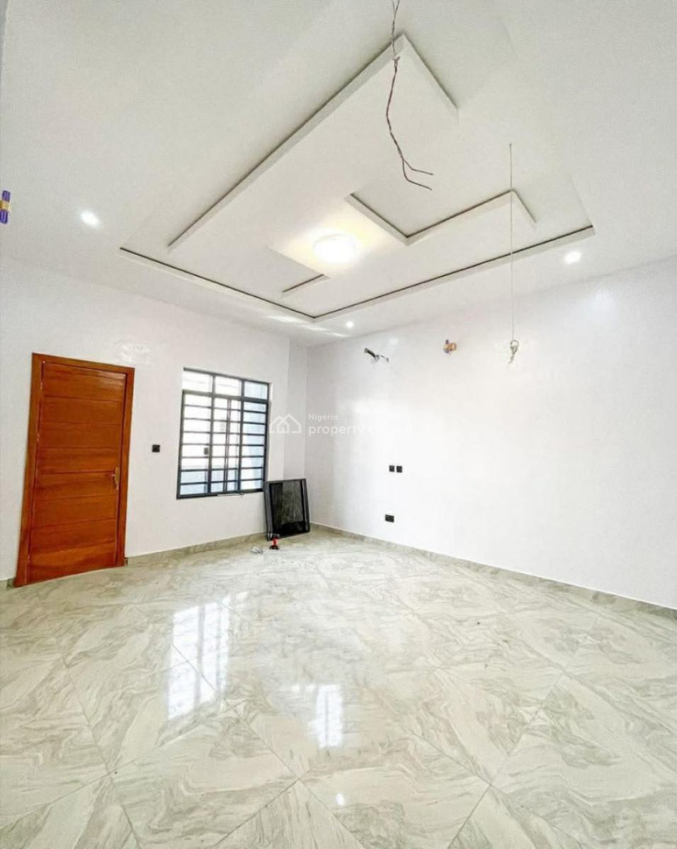 Distress 3 Bedroom Duplex with Spacious Space: a Rare Opportunity, Abraham Adesanya Axis, Ajah, Lagos, Terraced Duplex for Sale