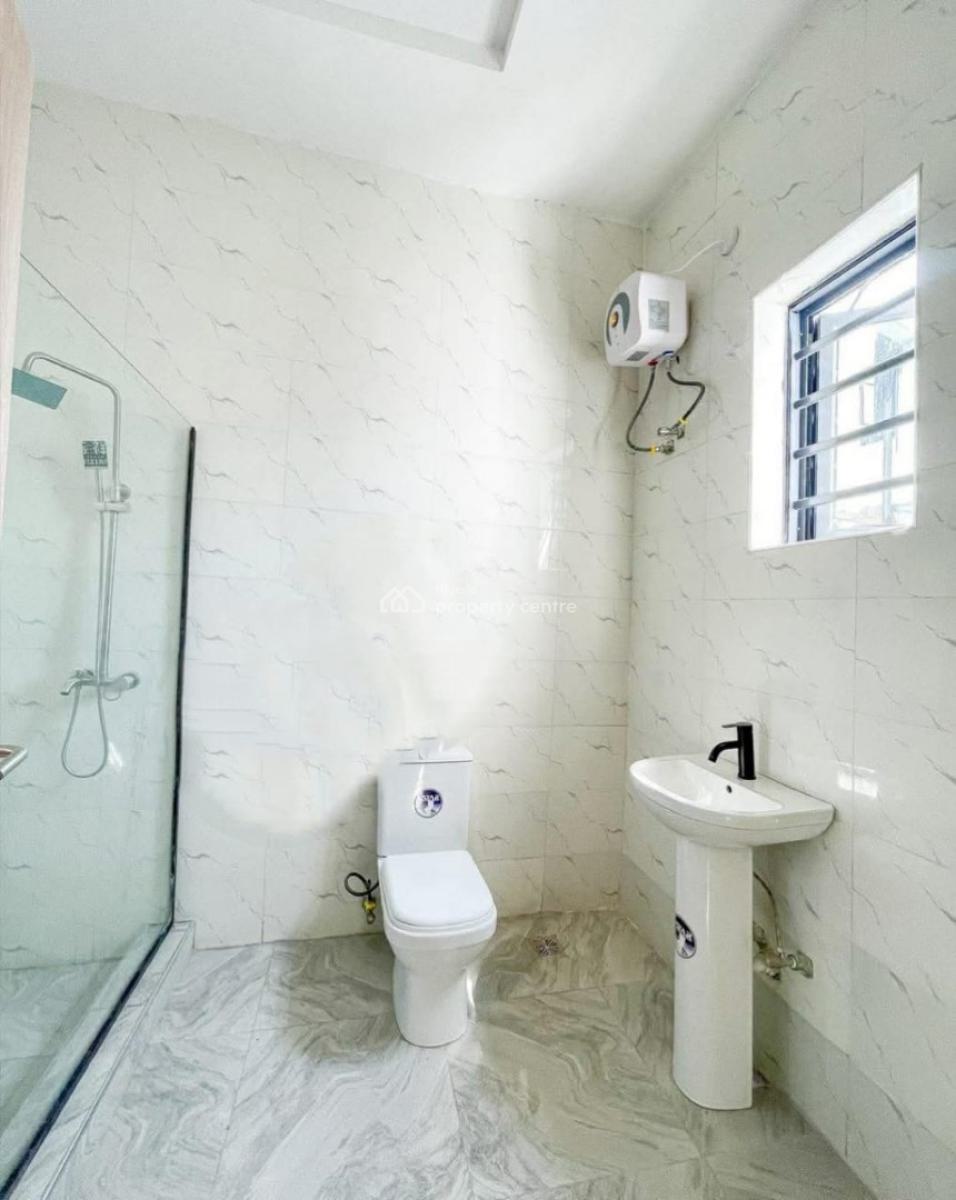Distress 3 Bedroom Duplex with Spacious Space: a Rare Opportunity, Abraham Adesanya Axis, Ajah, Lagos, Terraced Duplex for Sale