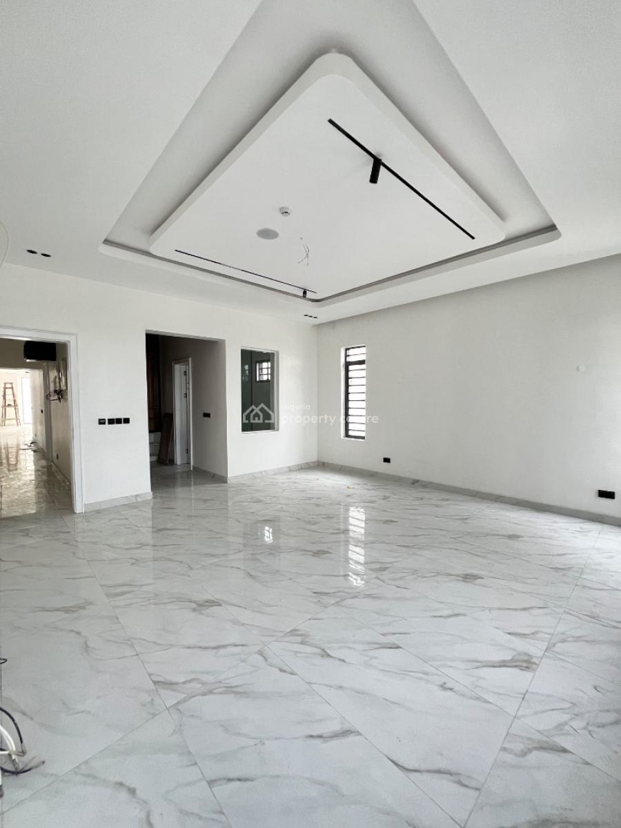 Contemporary 4 Bedroom Penthouse with Elevator, Inverters, and Bq, Lekki Phase 1, Lekki, Lagos, Block of Flats for Sale