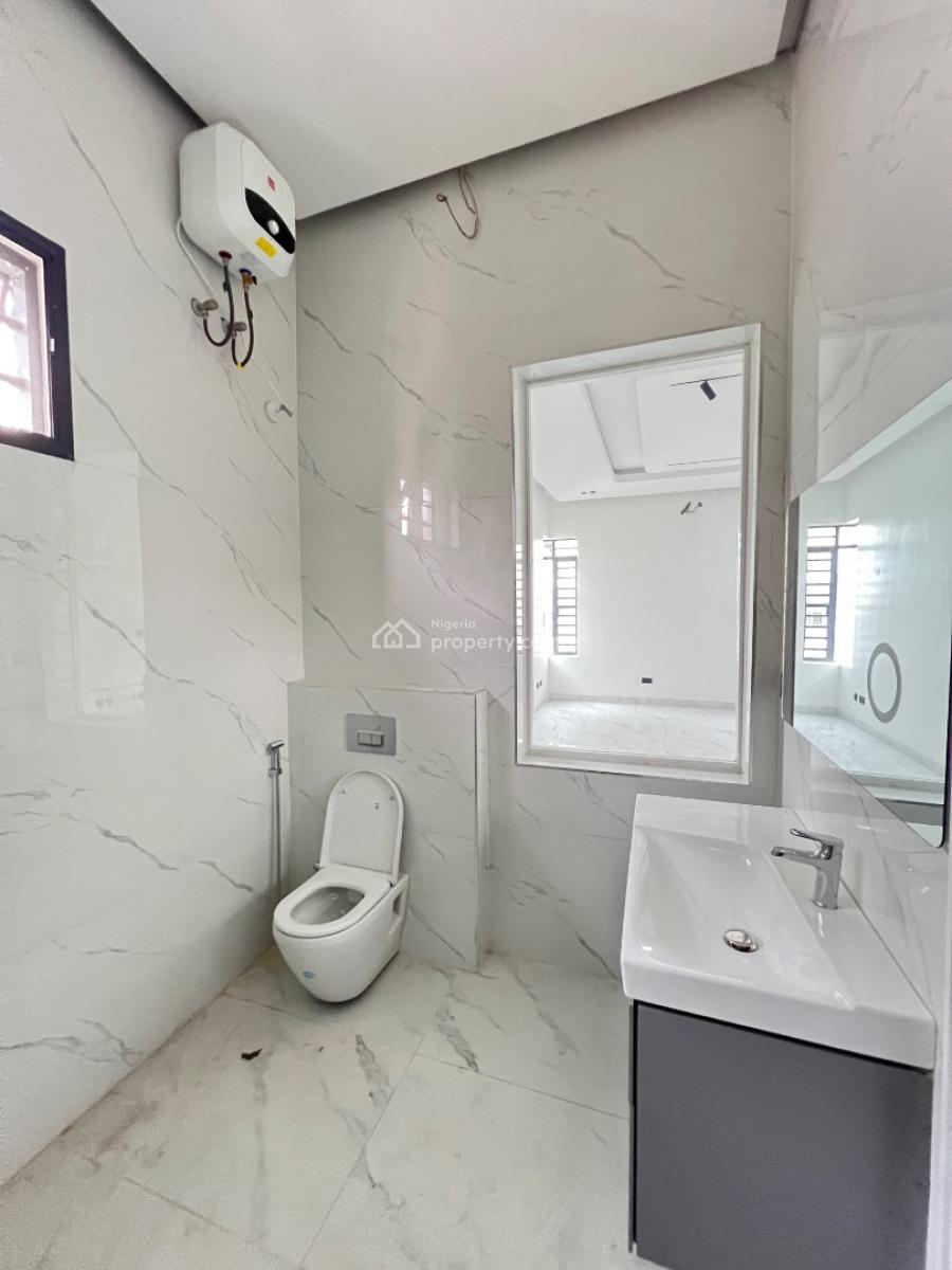 Contemporary 4 Bedroom Penthouse with Elevator, Inverters, and Bq, Lekki Phase 1, Lekki, Lagos, Block of Flats for Sale