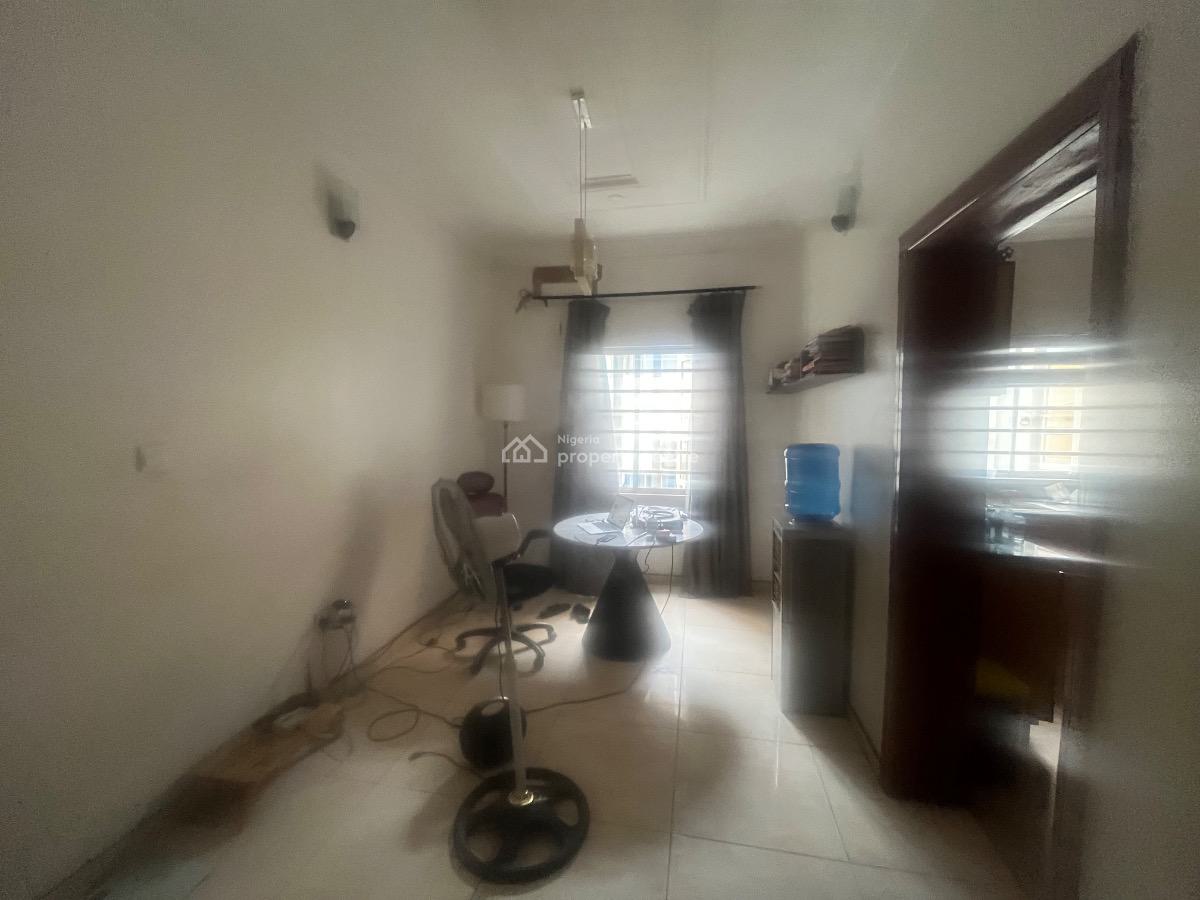 Well Build 2 Bedroom Apartment, Off Oba Yekini Elegushi Road., Ikate Elegushi, Lekki, Lagos, Flat / Apartment for Rent