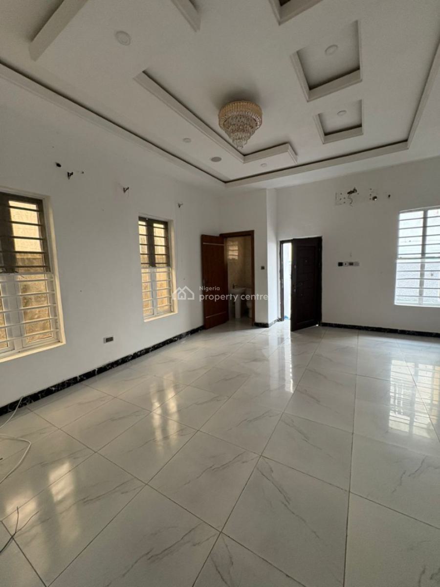 Masters Bedroom Upstairs with Jacuzzi and Balcony, Van Daniels Estate, Orchid Road, Lekki, Lagos, Self Contain (single Rooms) for Rent
