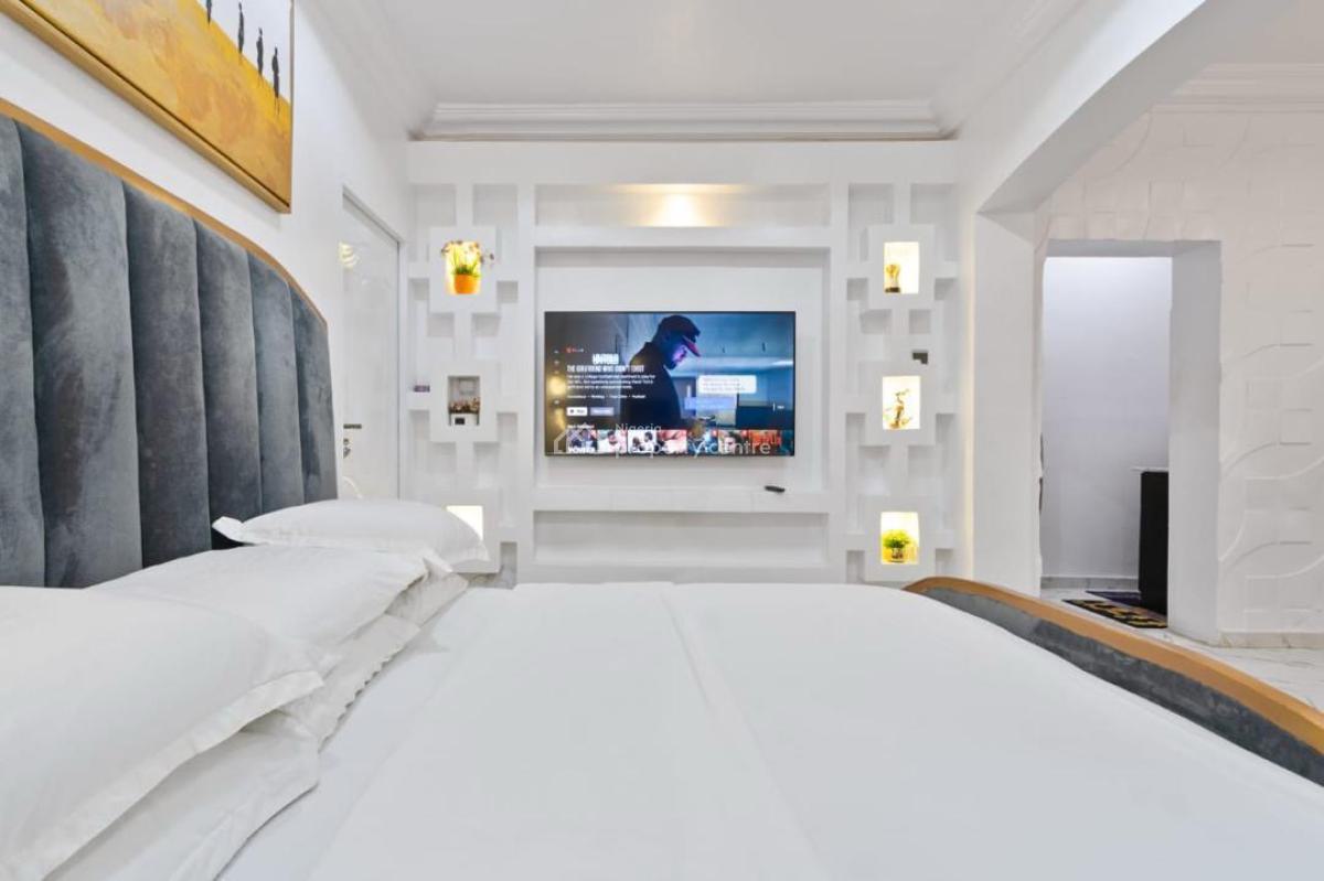Beautiful 1-bedroom Apartment with Amazing Facilities, Admiralty Way, Lekki Phase 1, Lekki, Lagos, Flat / Apartment Short Let