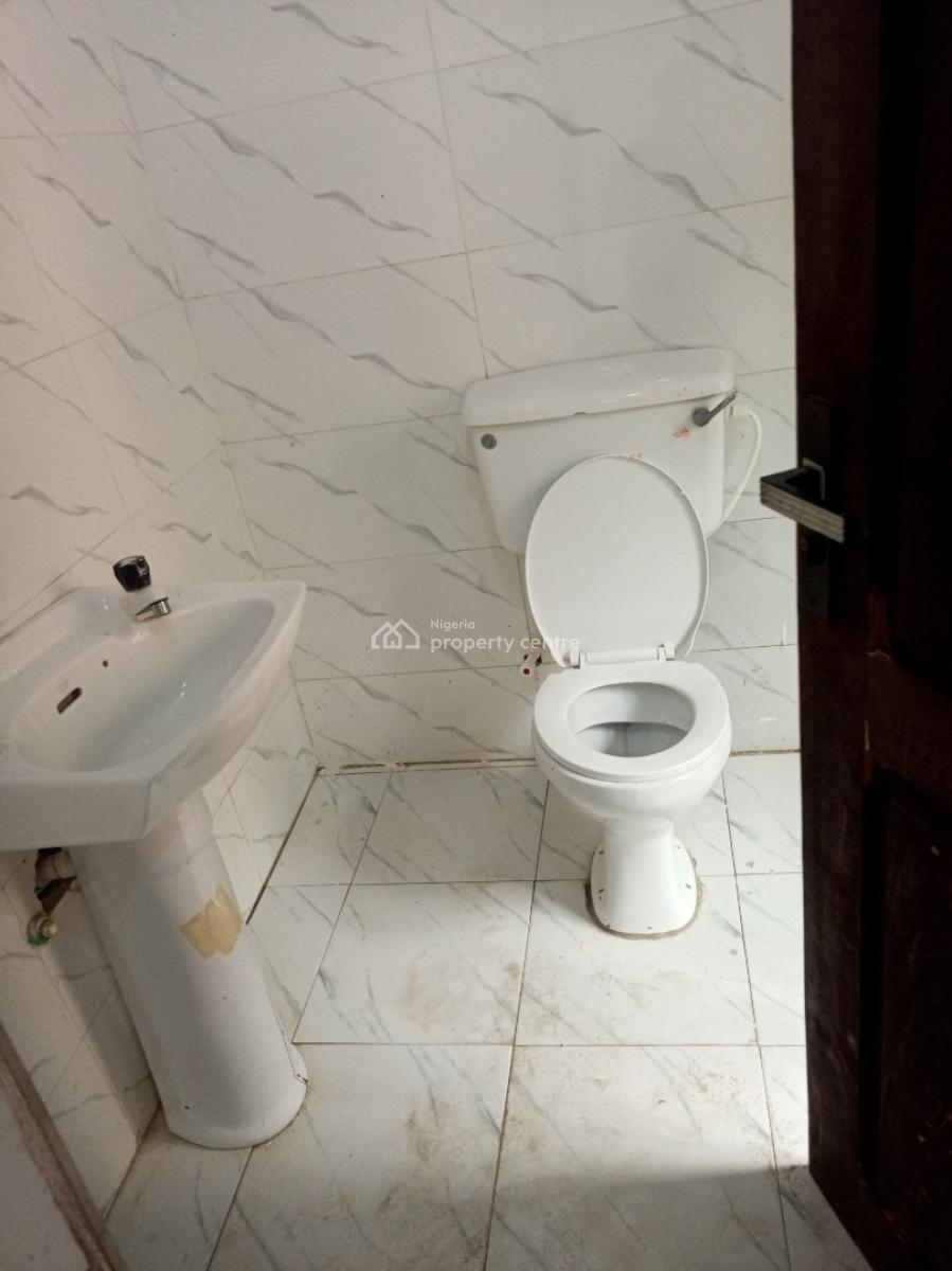 Well Refurbished 2 Bedroom Luxury Apartment, New Road Before Chevron, Lekki, Lagos, Flat / Apartment for Rent