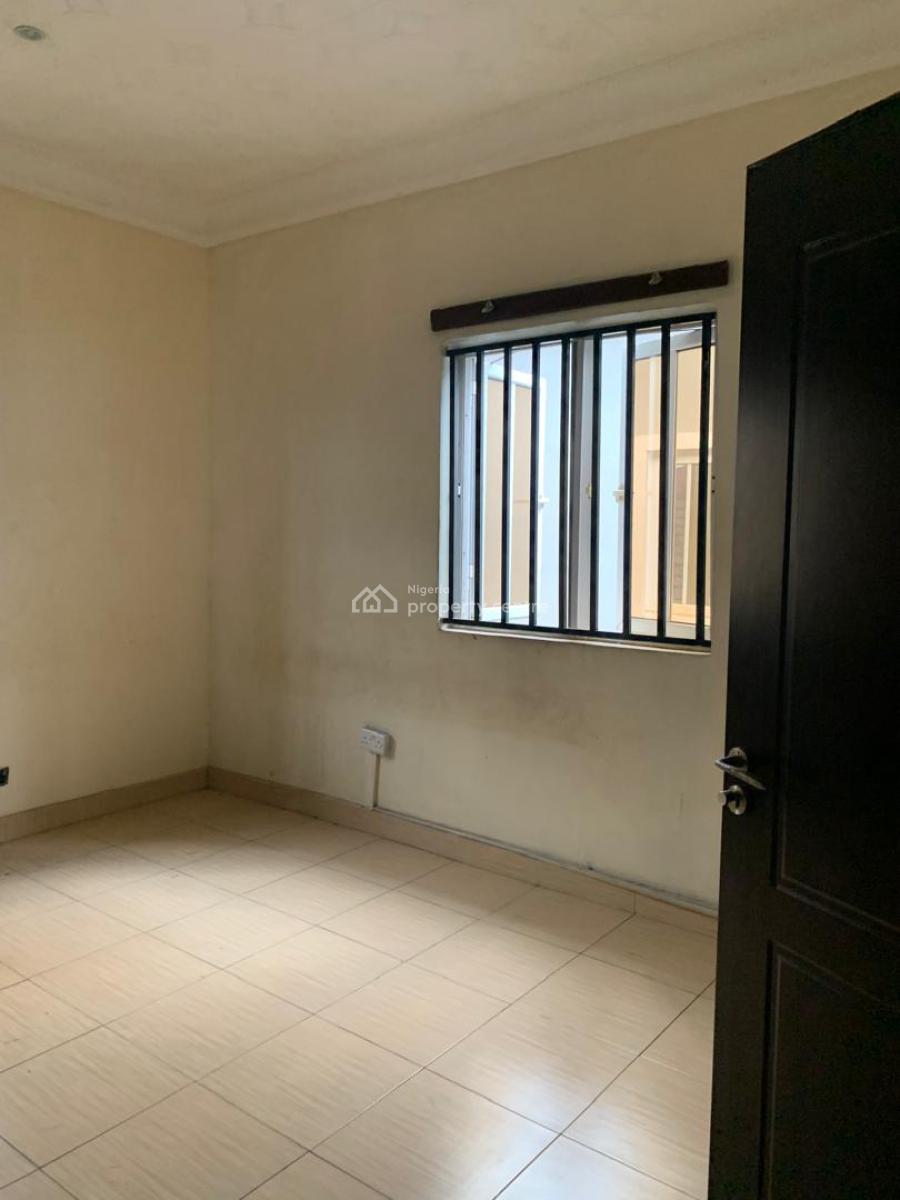Luxury and Neat 3 Bedroom Apartment Upstairs in  a Secured Estate, Am Estate Behind Blenco Supermarket, Sangotedo, Ajah, Lagos, Flat / Apartment for Rent