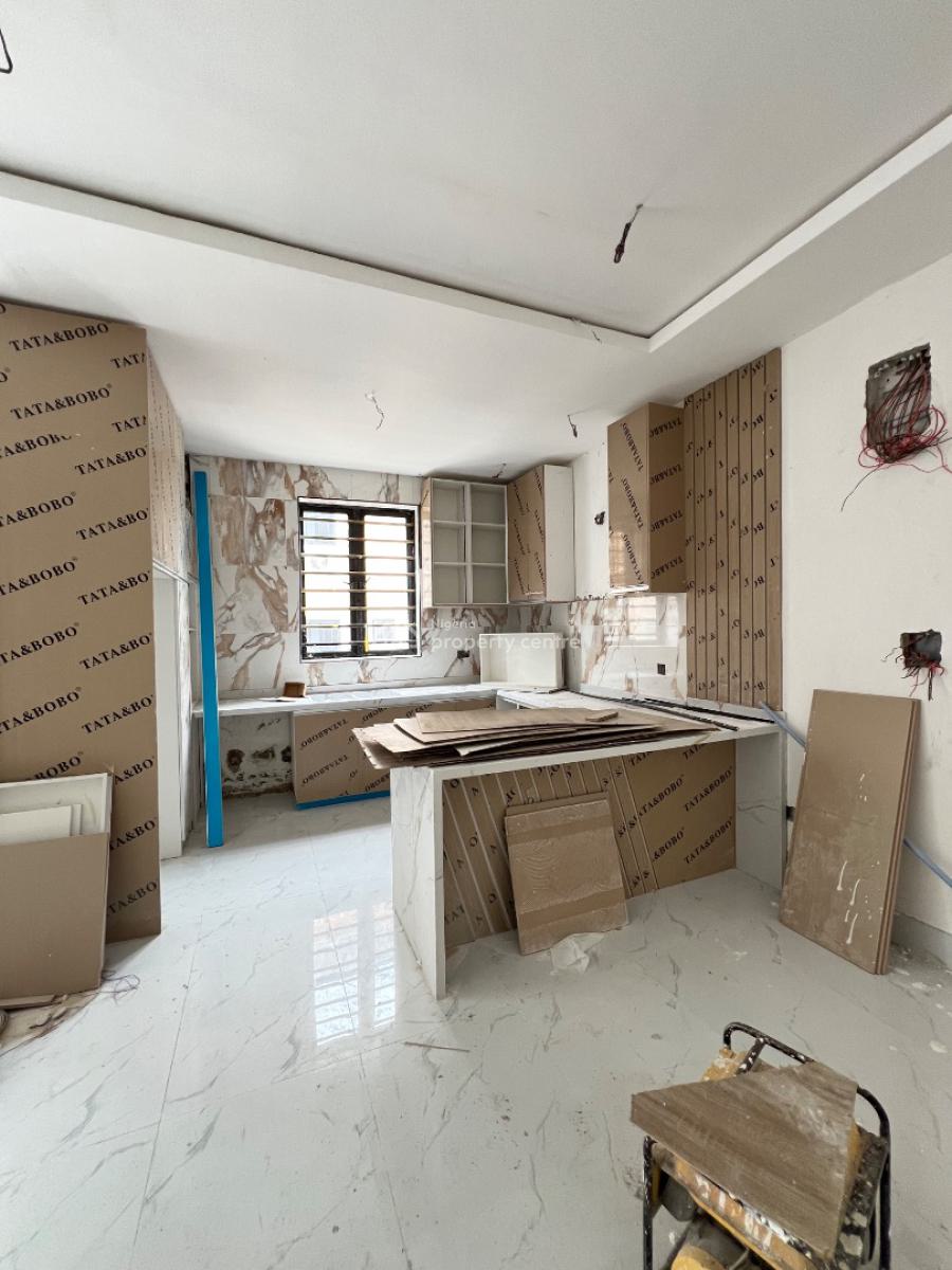 Spacious 2 Bedroom Apartment with Gym and Elevator Suitable, Lekki Phase 1, Lekki, Lagos, Block of Flats for Sale