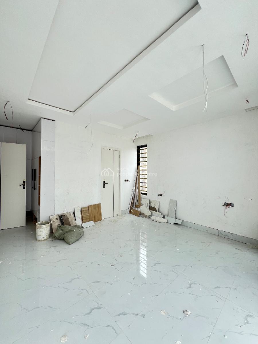 Spacious 2 Bedroom Apartment with Gym and Elevator Suitable, Lekki Phase 1, Lekki, Lagos, Block of Flats for Sale