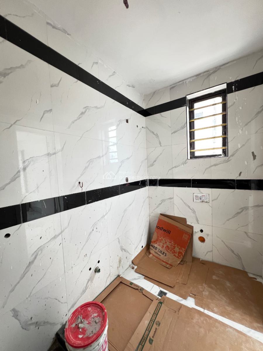 Spacious 2 Bedroom Apartment with Gym and Elevator Suitable, Lekki Phase 1, Lekki, Lagos, Block of Flats for Sale