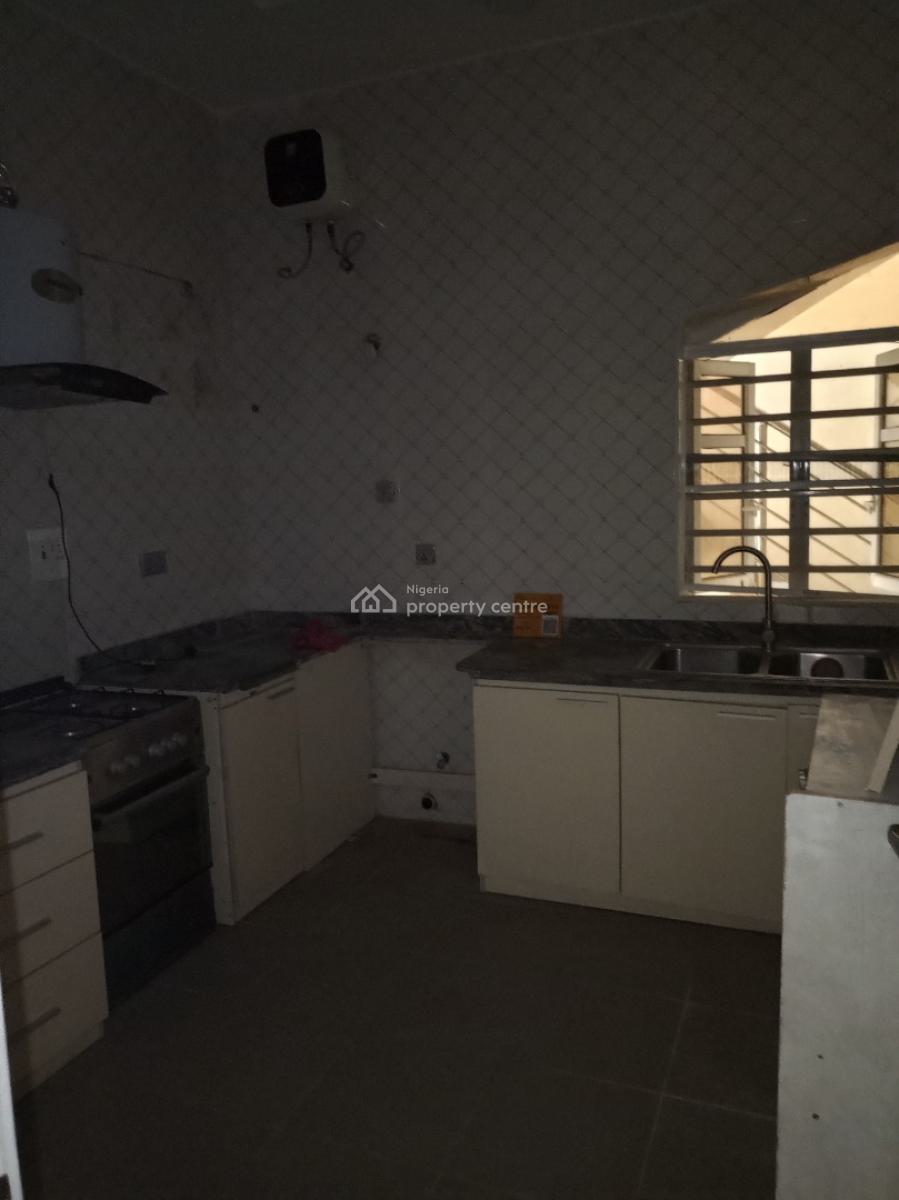 Neatly Used 2 Bedroom Flat First Floor, Ologolo, Lekki, Lagos, Flat / Apartment for Sale