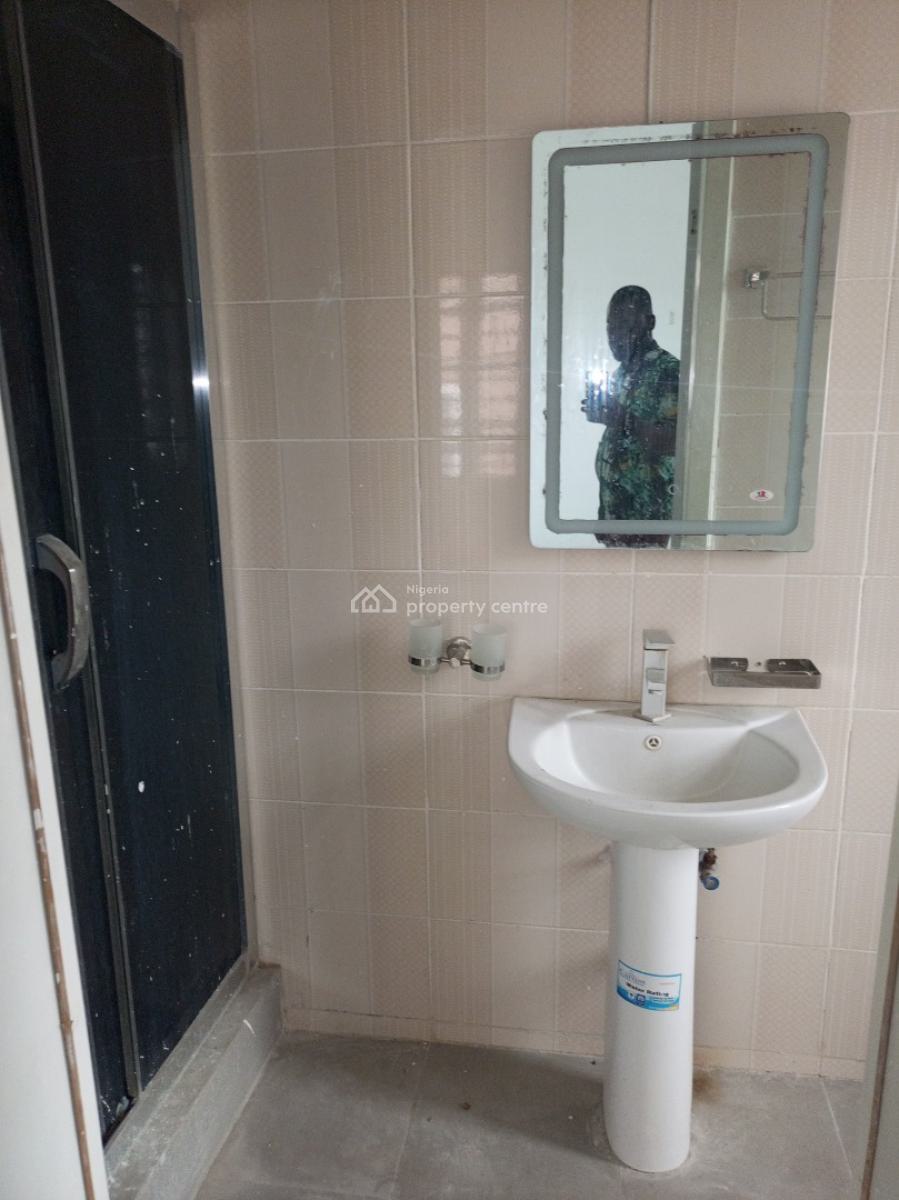 Neatly Used 2 Bedroom Flat First Floor, Ologolo, Lekki, Lagos, Flat / Apartment for Sale