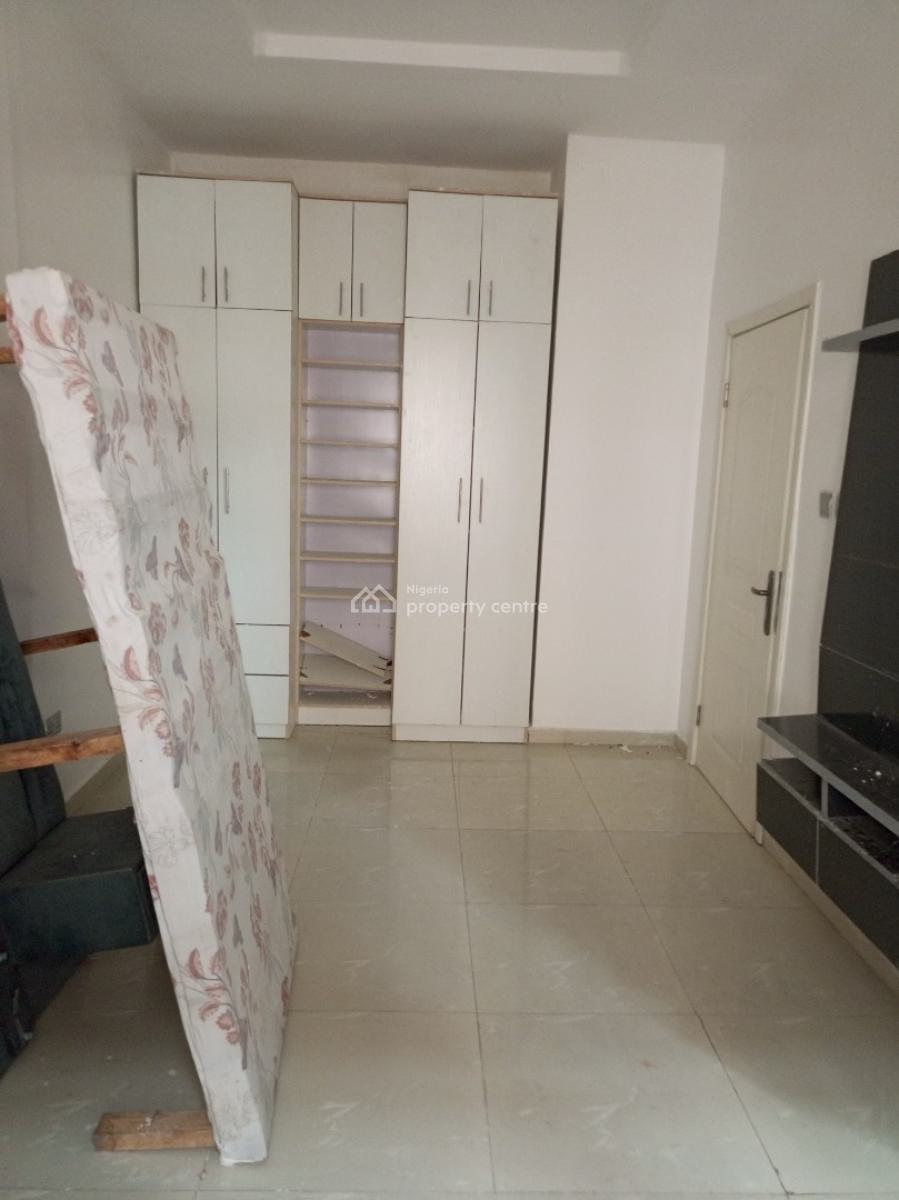 Neatly Used 2 Bedroom Flat First Floor, Ologolo, Lekki, Lagos, Flat / Apartment for Sale