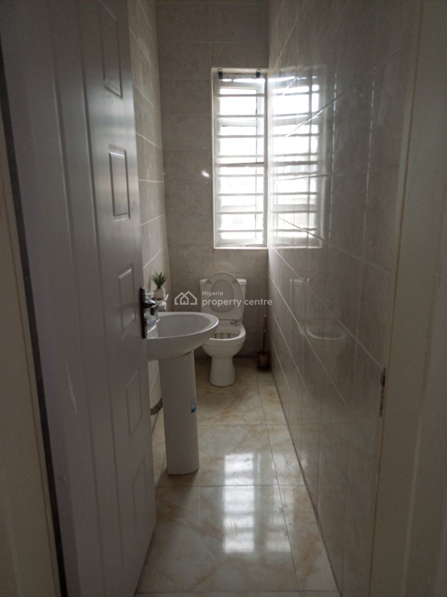 Neatly Used 2 Bedroom Flat First Floor, Ologolo, Lekki, Lagos, Flat / Apartment for Sale
