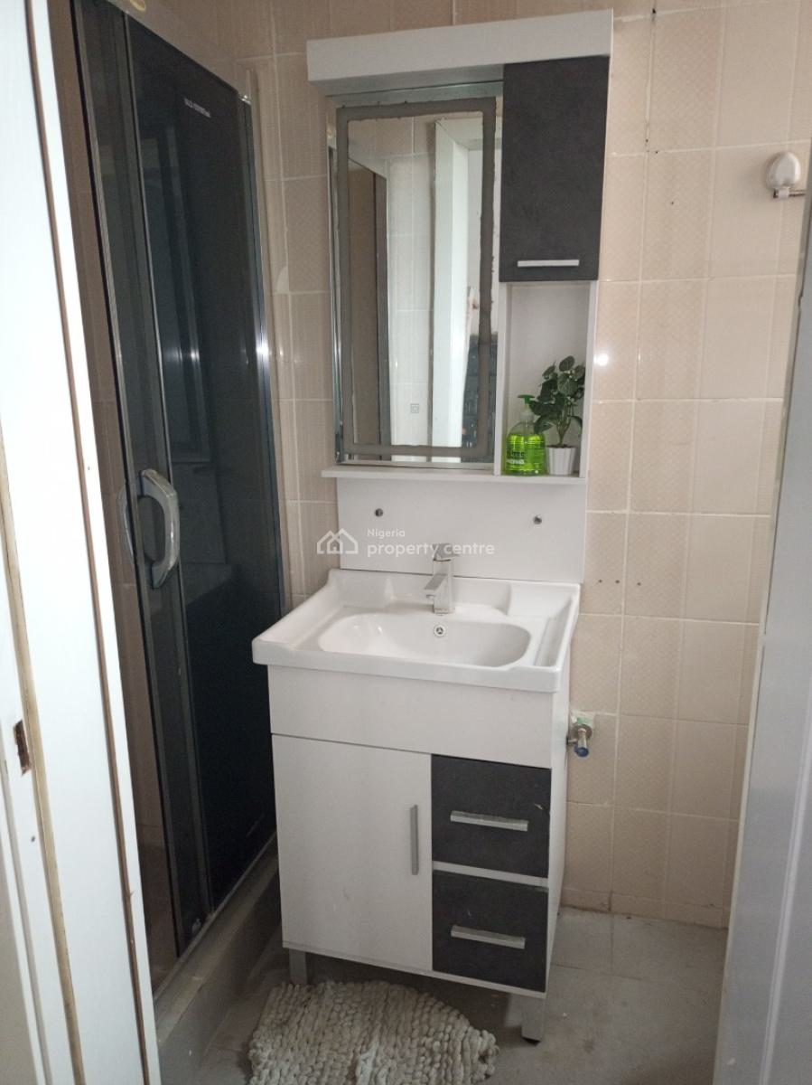 Neatly Used 2 Bedroom Flat First Floor, Ologolo, Lekki, Lagos, Flat / Apartment for Sale